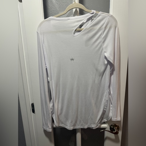 Alo Peak Cutout Long Sleeve T-Shirt in White - Picture 7 of 9